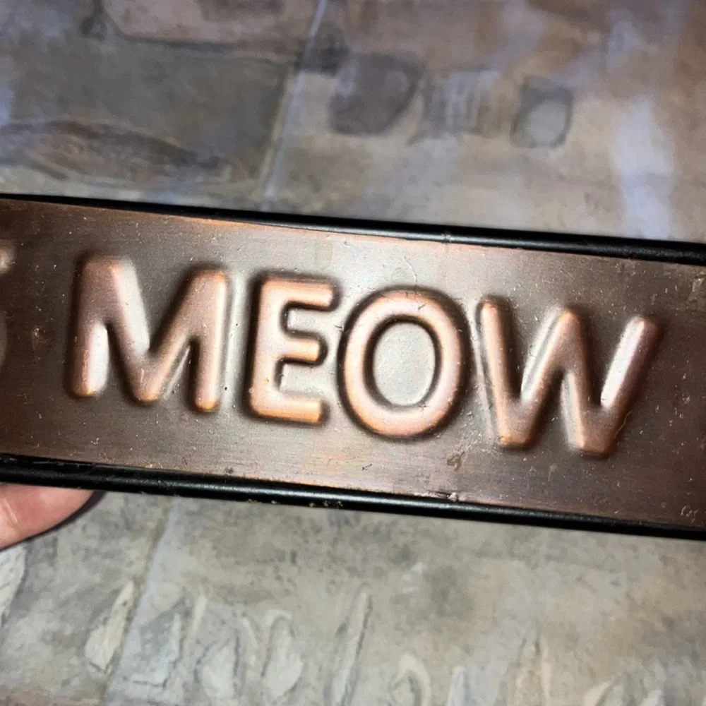 Metal Cat Bowl Stand